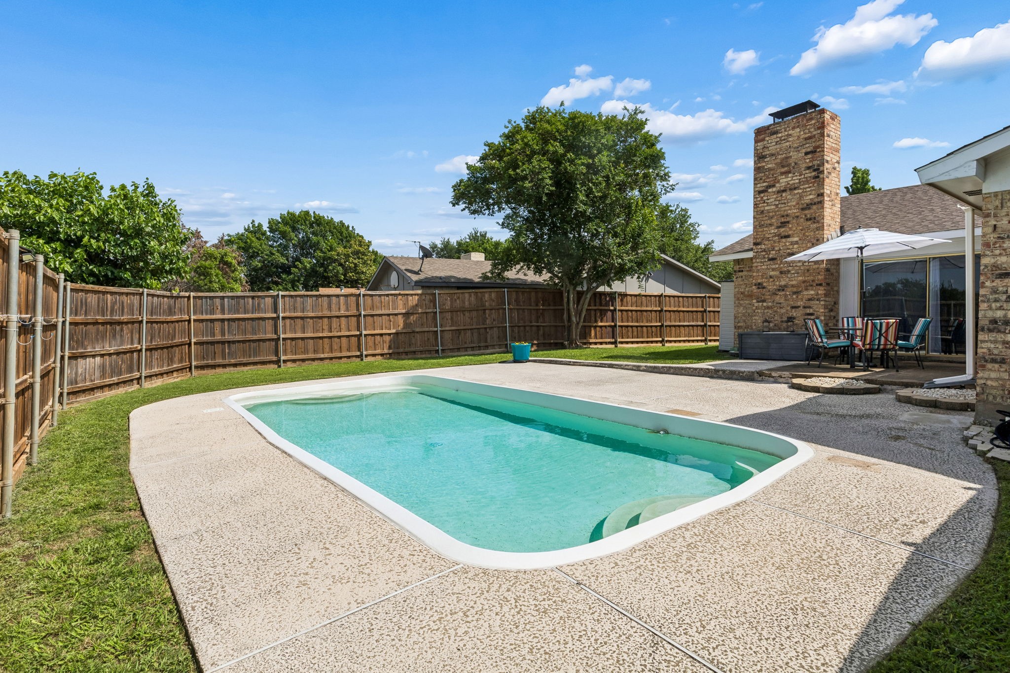 1833 Woodbury Carrollton TX 75007