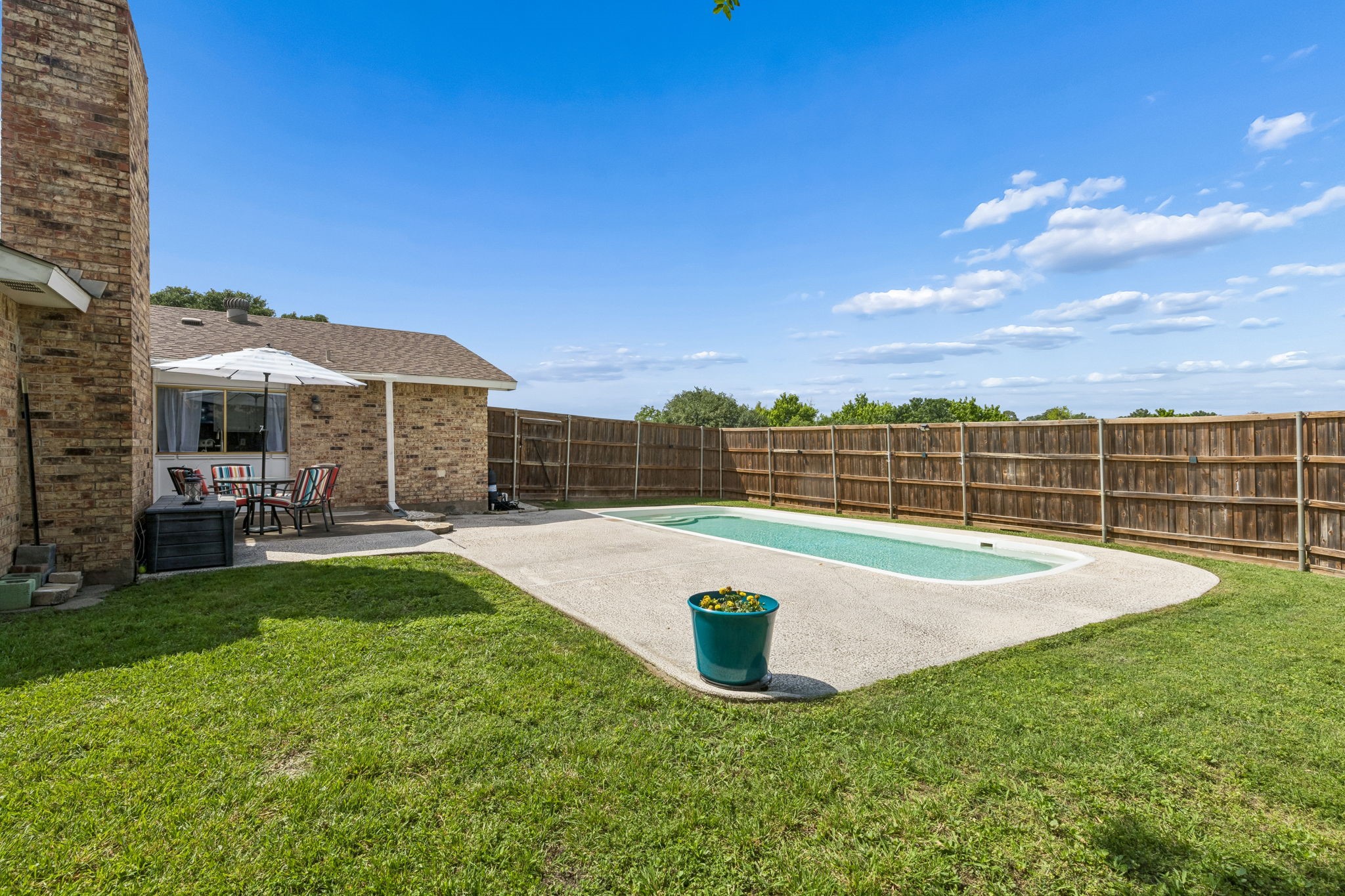 1833 Woodbury Carrollton TX 75007