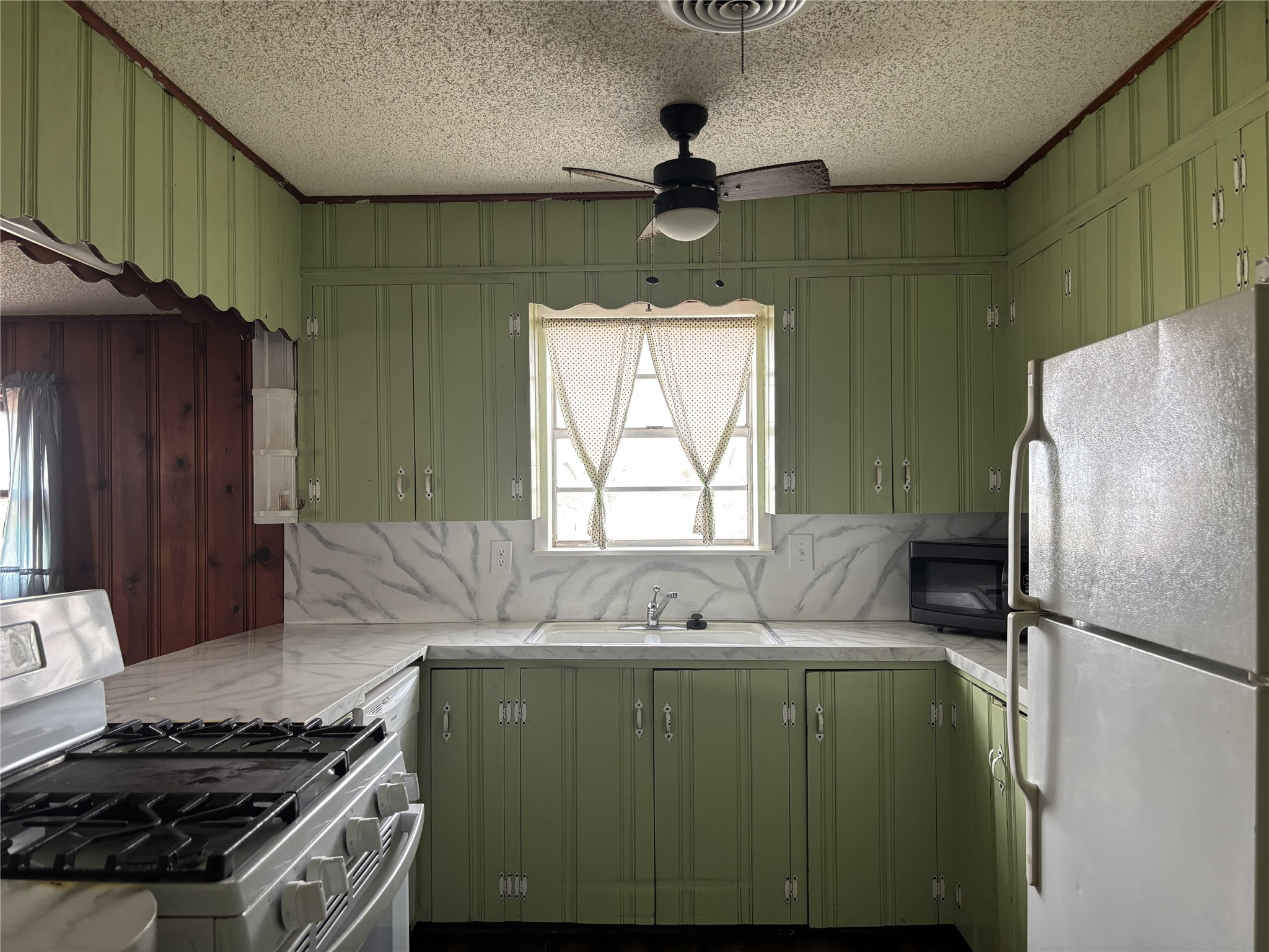 214 E Fourth Henrietta TX 76365