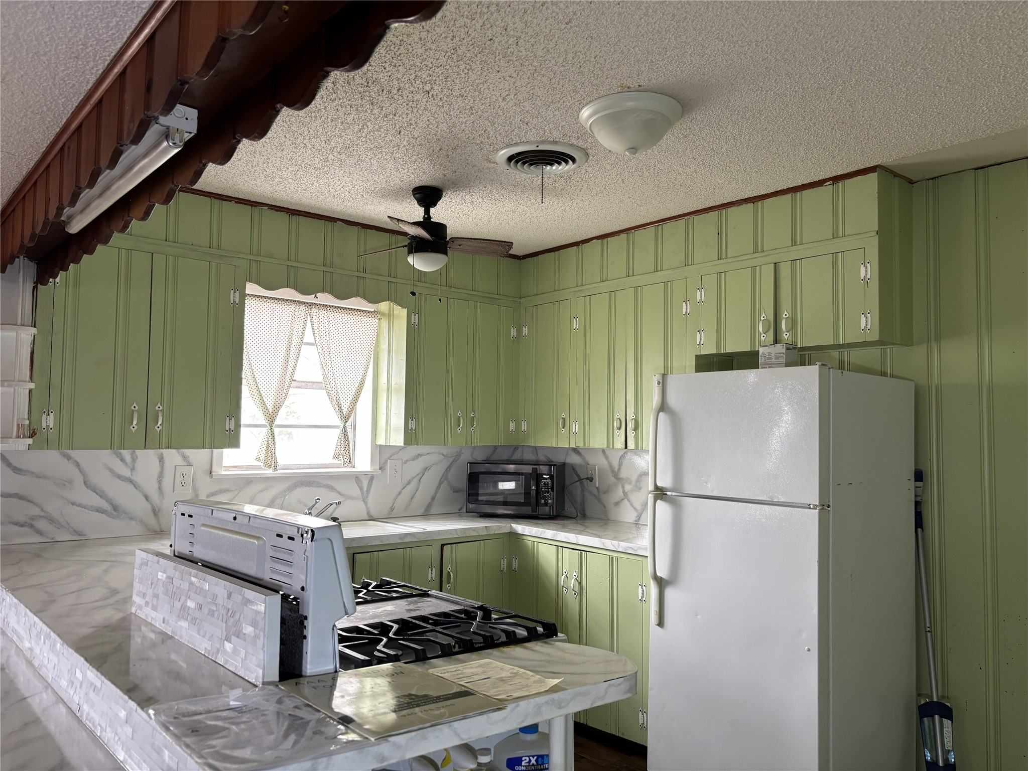 214 E Fourth Henrietta TX 76365