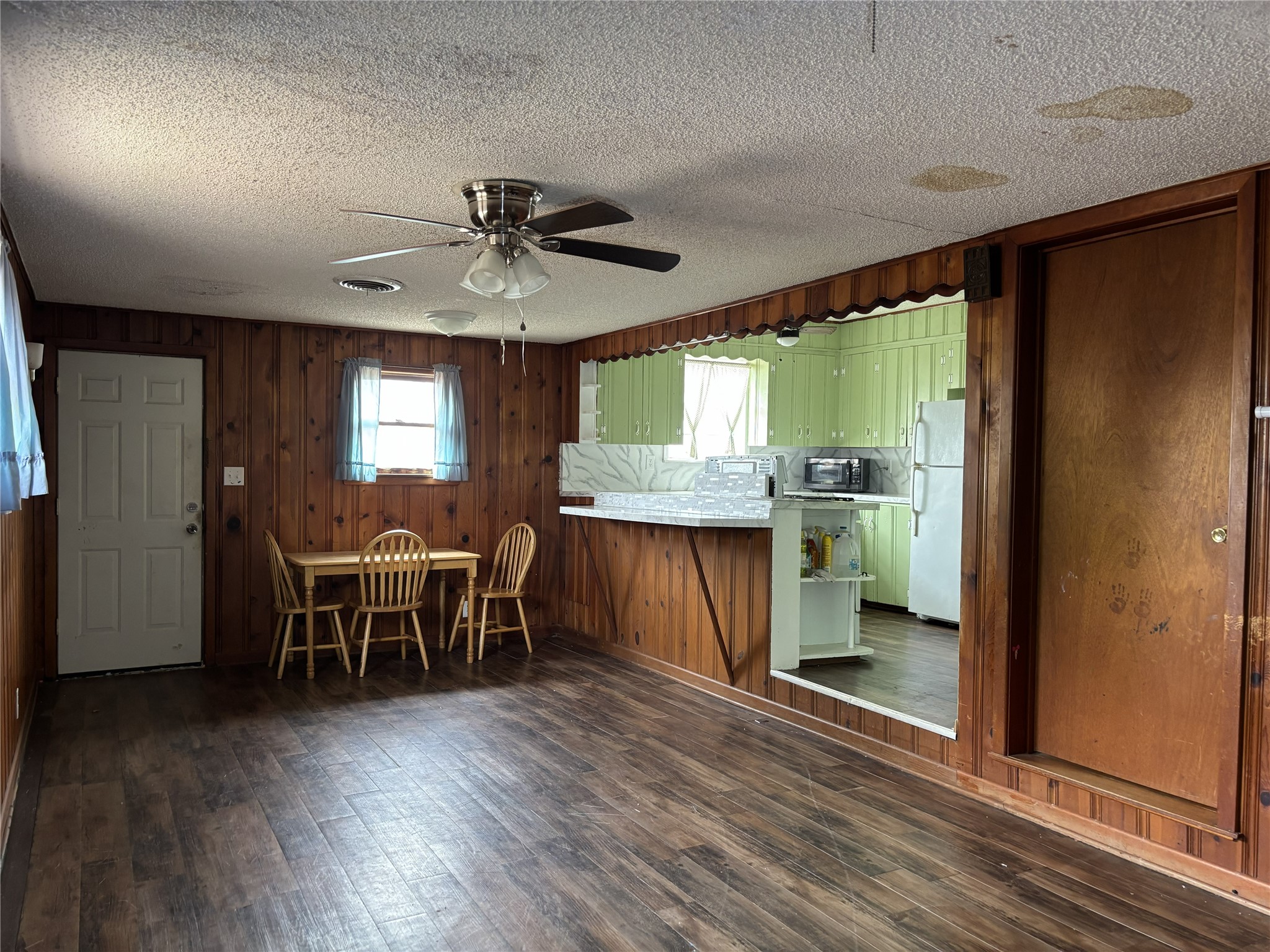 214 E Fourth Henrietta TX 76365