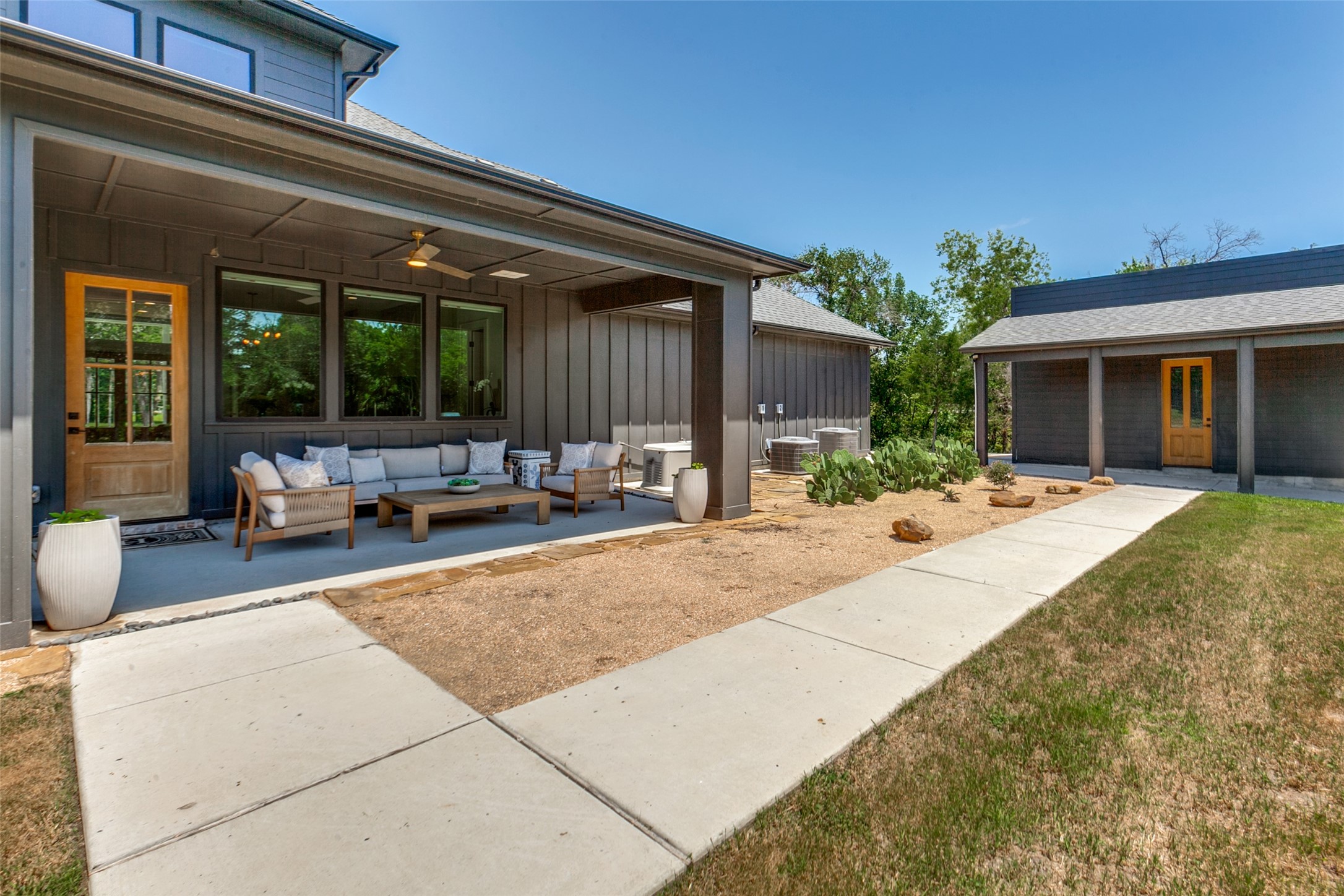 6401 Lyons Road Garland TX 75043