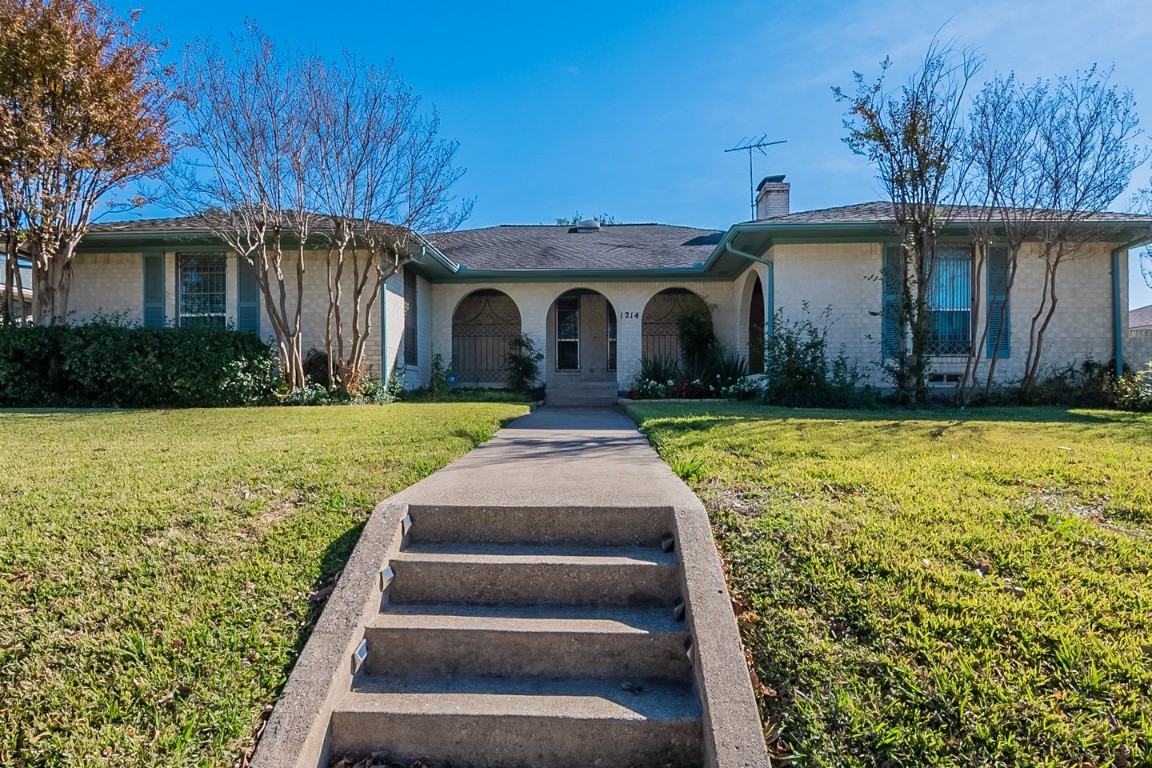 1214 Pecan Valley Drive Garland TX 75043