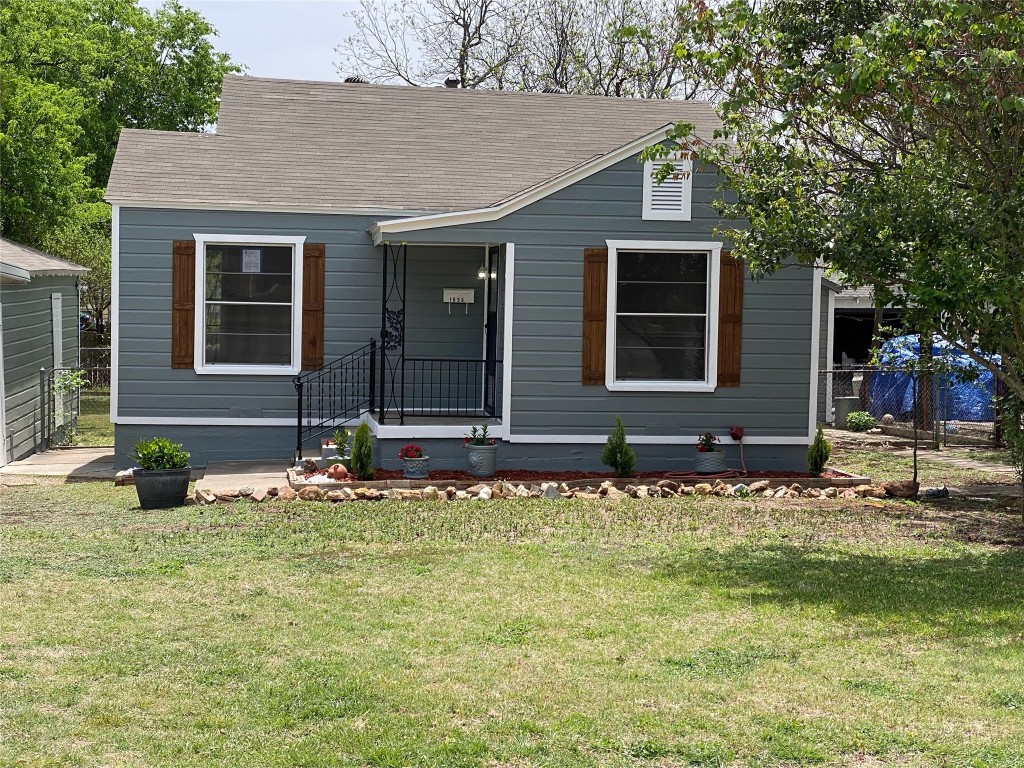 1658 Long Avenue River Oaks TX 76114