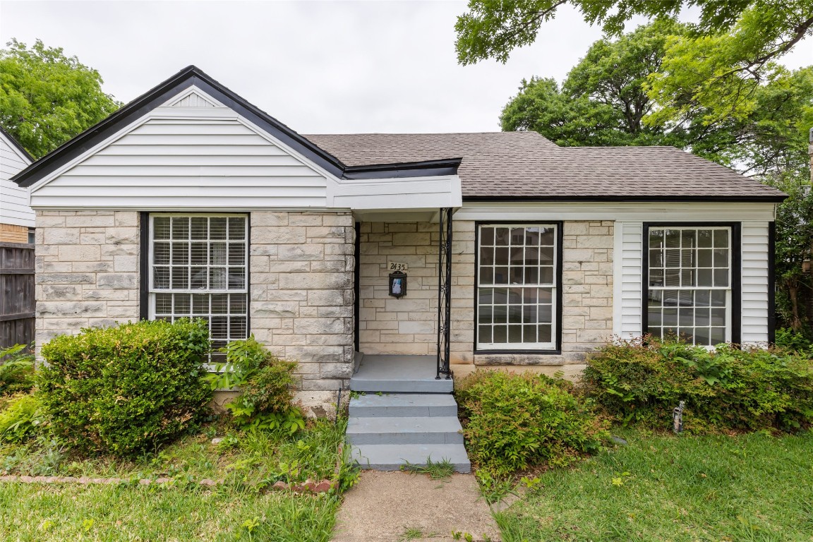 2435 W 10th Street Dallas TX 75211