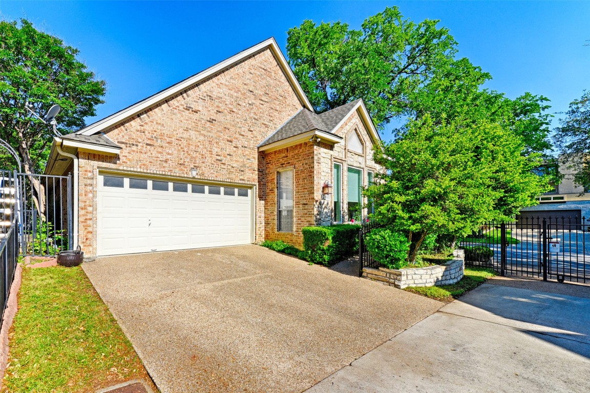 5061 Pershing Avenue Fort Worth TX 76107