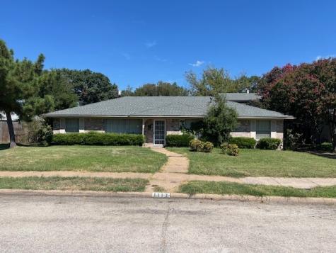 1113 Woodleigh Drive Irving TX 75061