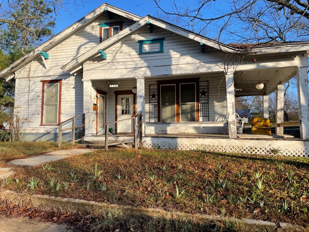 726 W Sherman Street Paris TX 75460