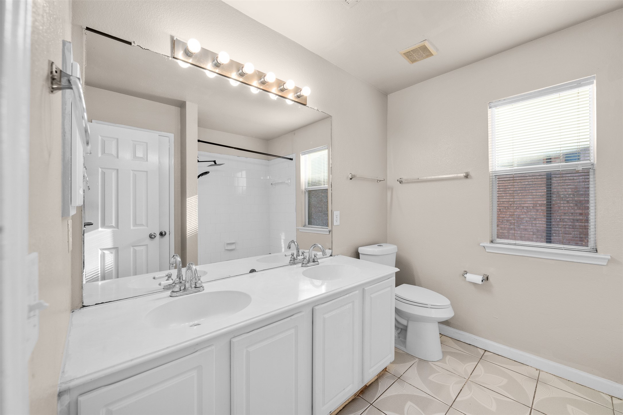 211 Nutmeg Lane Euless TX 76039