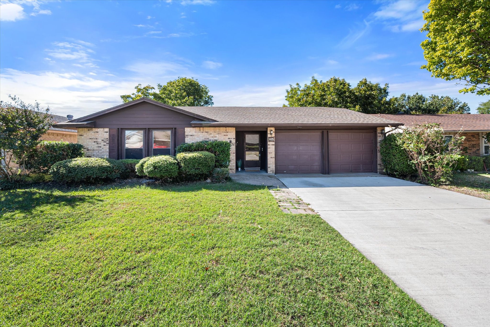 425 W Springdale Lane Grand Prairie TX 75052