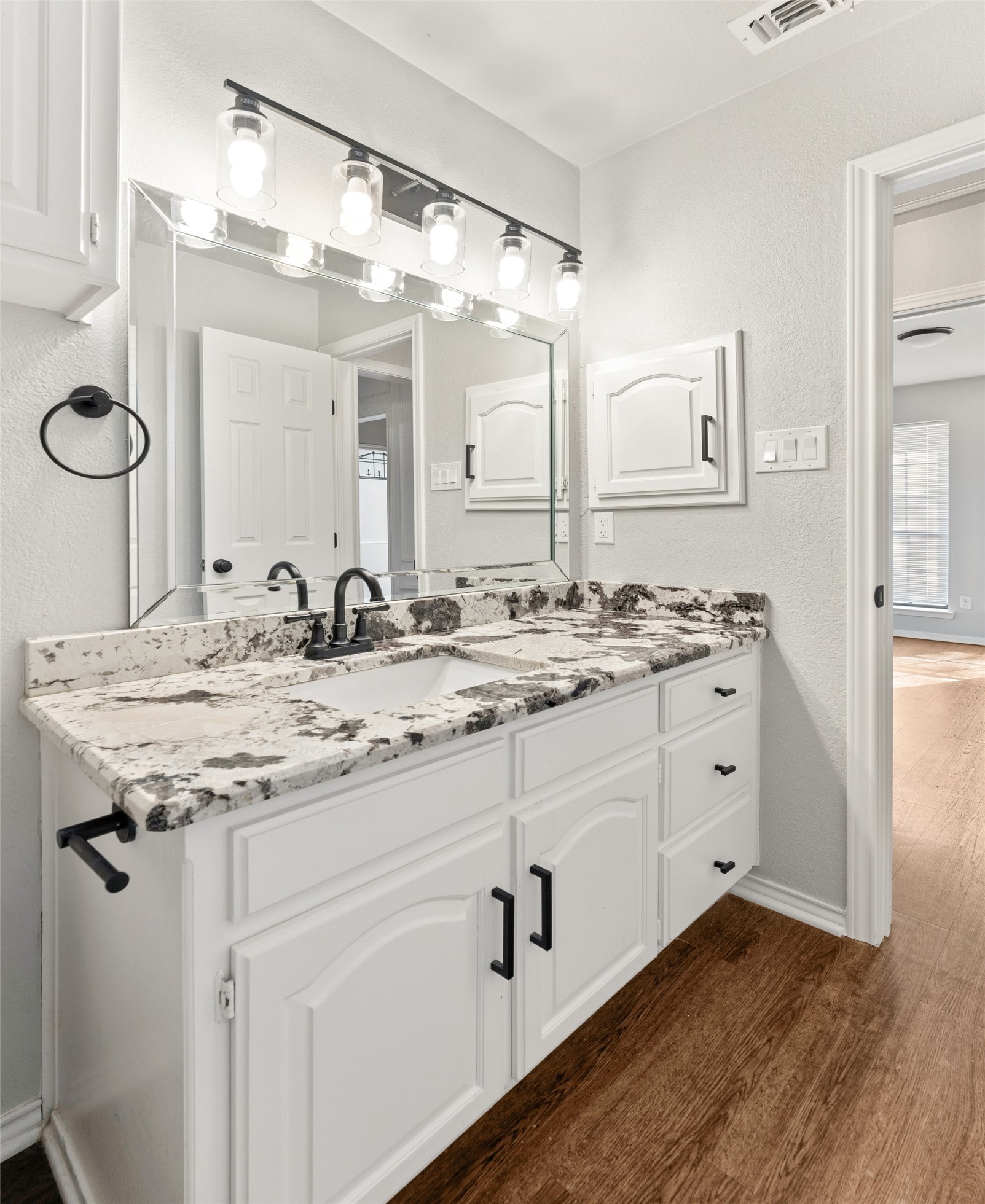502 Crestview Drive Grapevine TX 76051