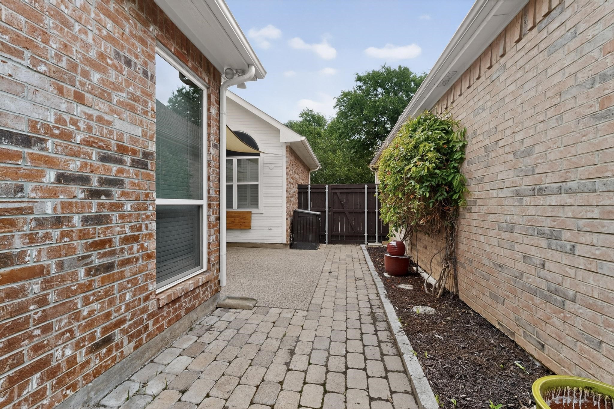 8707 Wellington Road Irving TX 75063