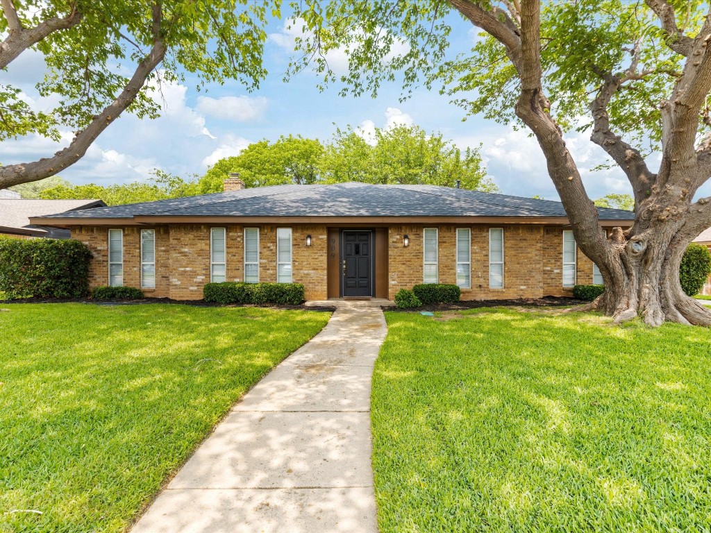 909 Rocky Canyon Road Arlington TX 76012