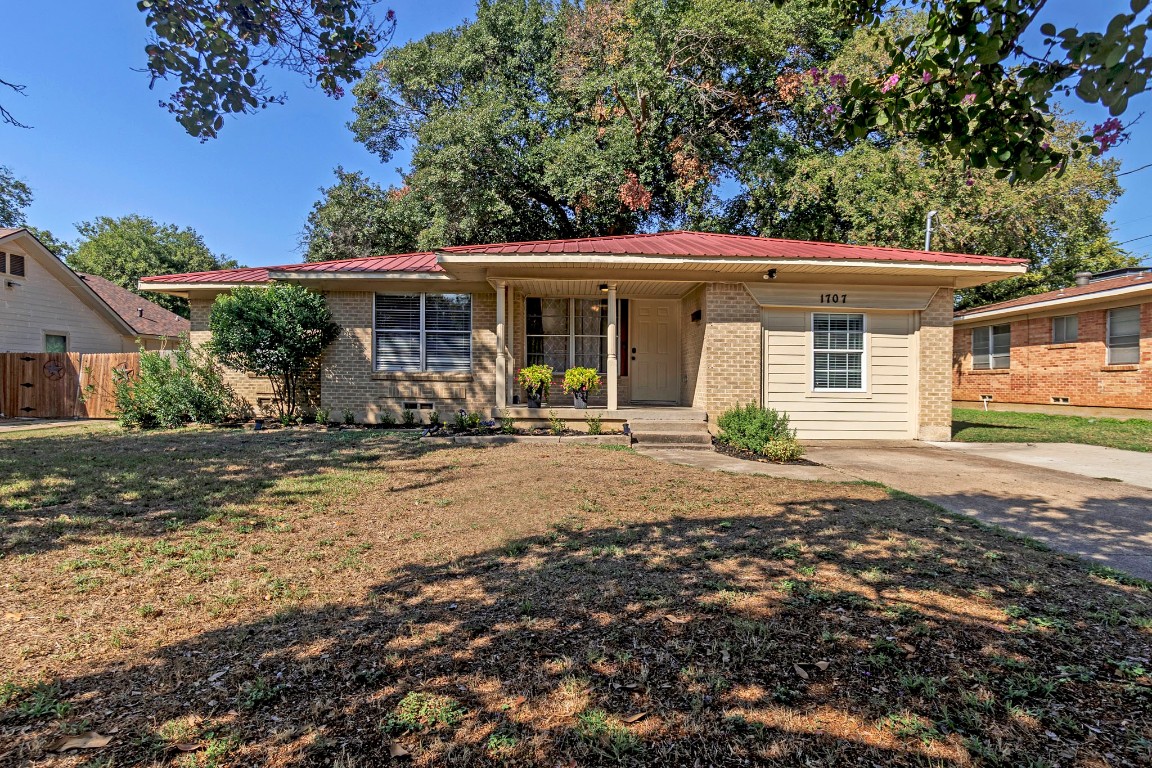 1707 Rindie Street Irving TX 75060