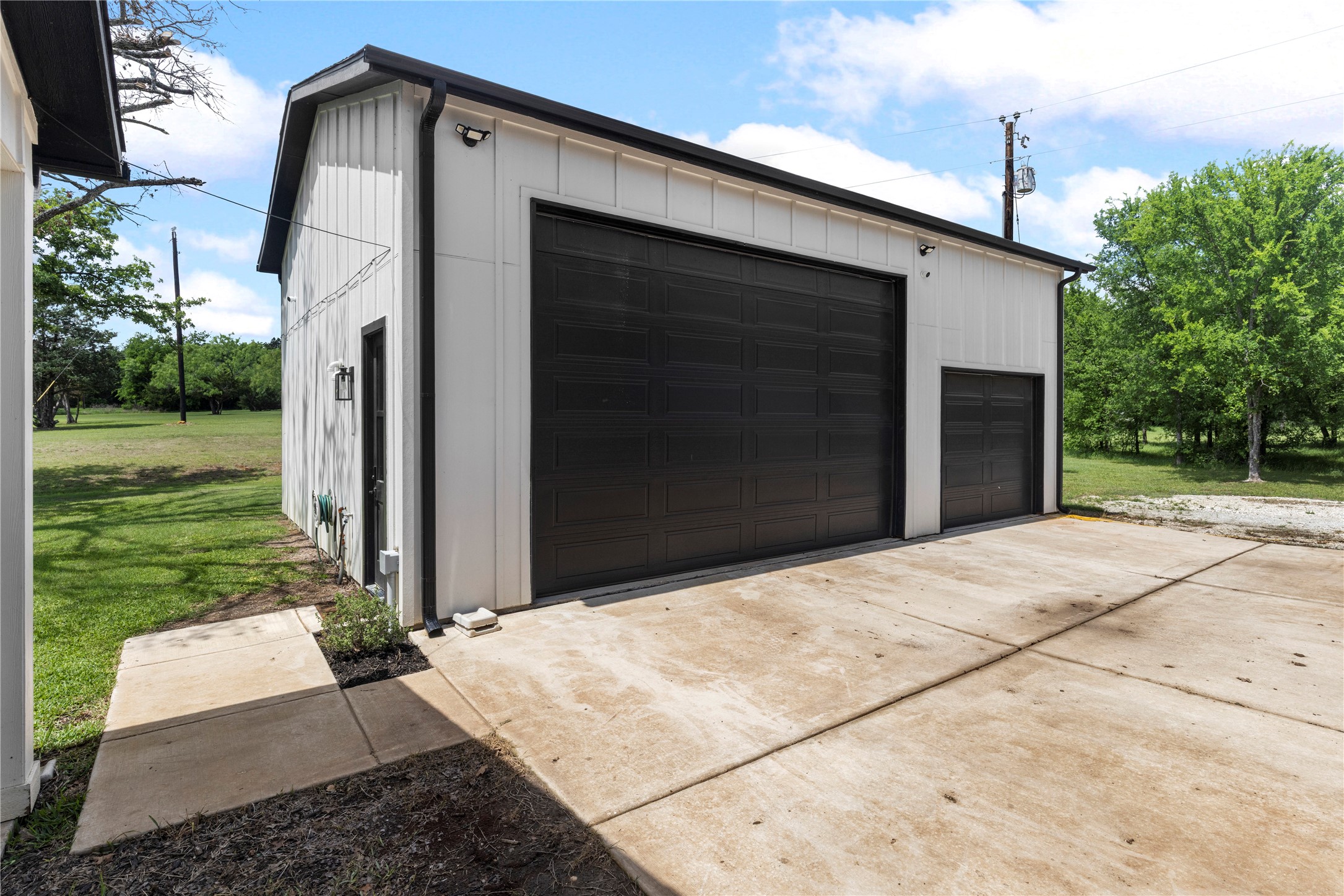 1383 Northshore Lane Valley View TX 76272