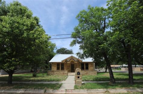 302 S. Broad Street Lampasas TX 76550