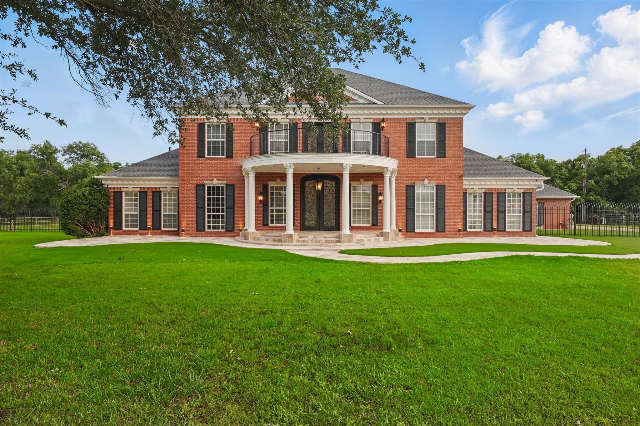 6260 Oak Hollow Drive Burleson TX 76028