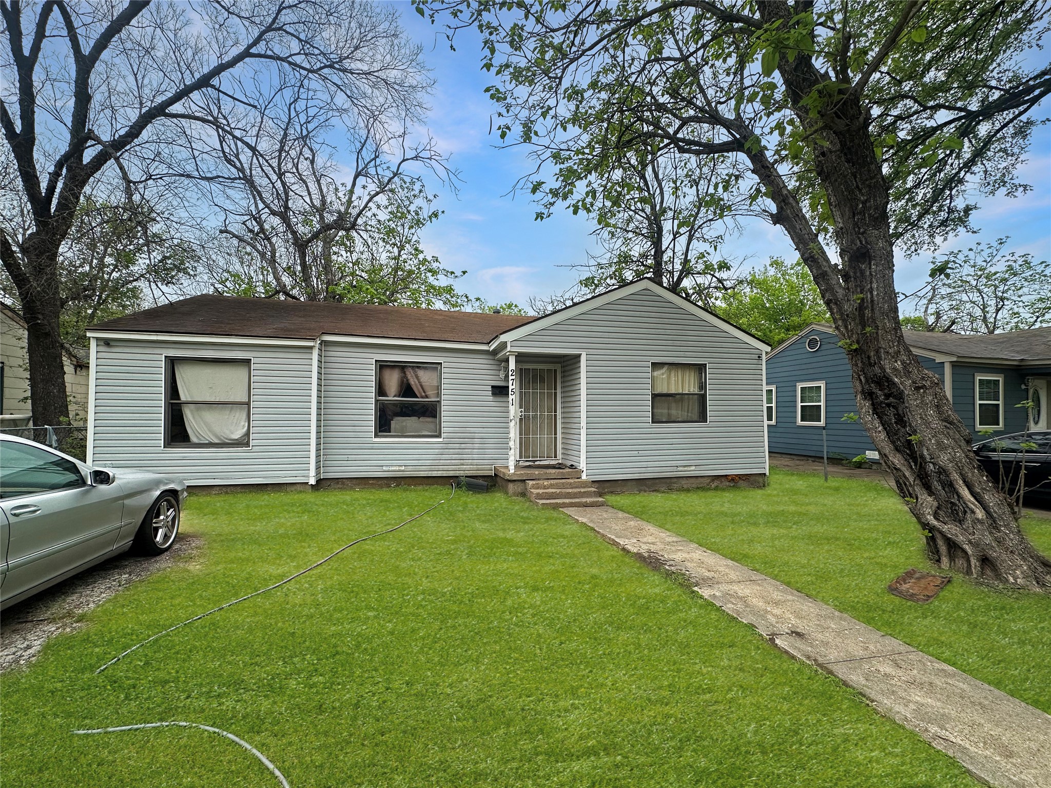 2751 Moffatt Avenue Dallas TX 75216