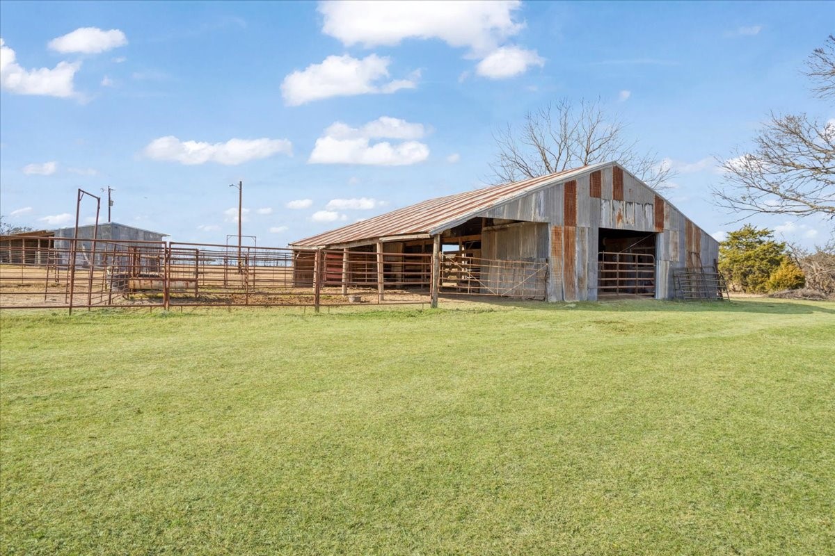 1044 County Road 3230 Windom TX 75492