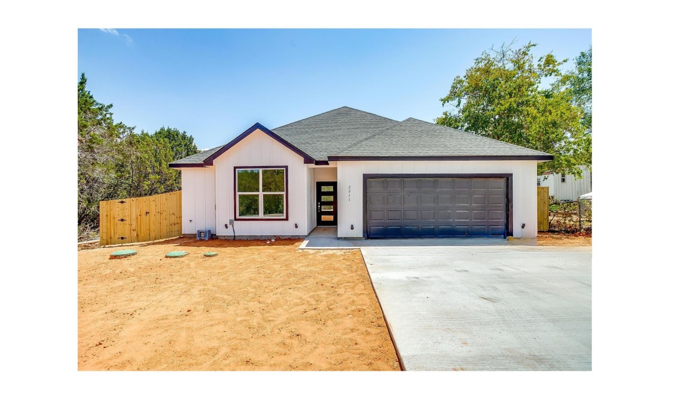 2211 Angelina Street Granbury TX 76048