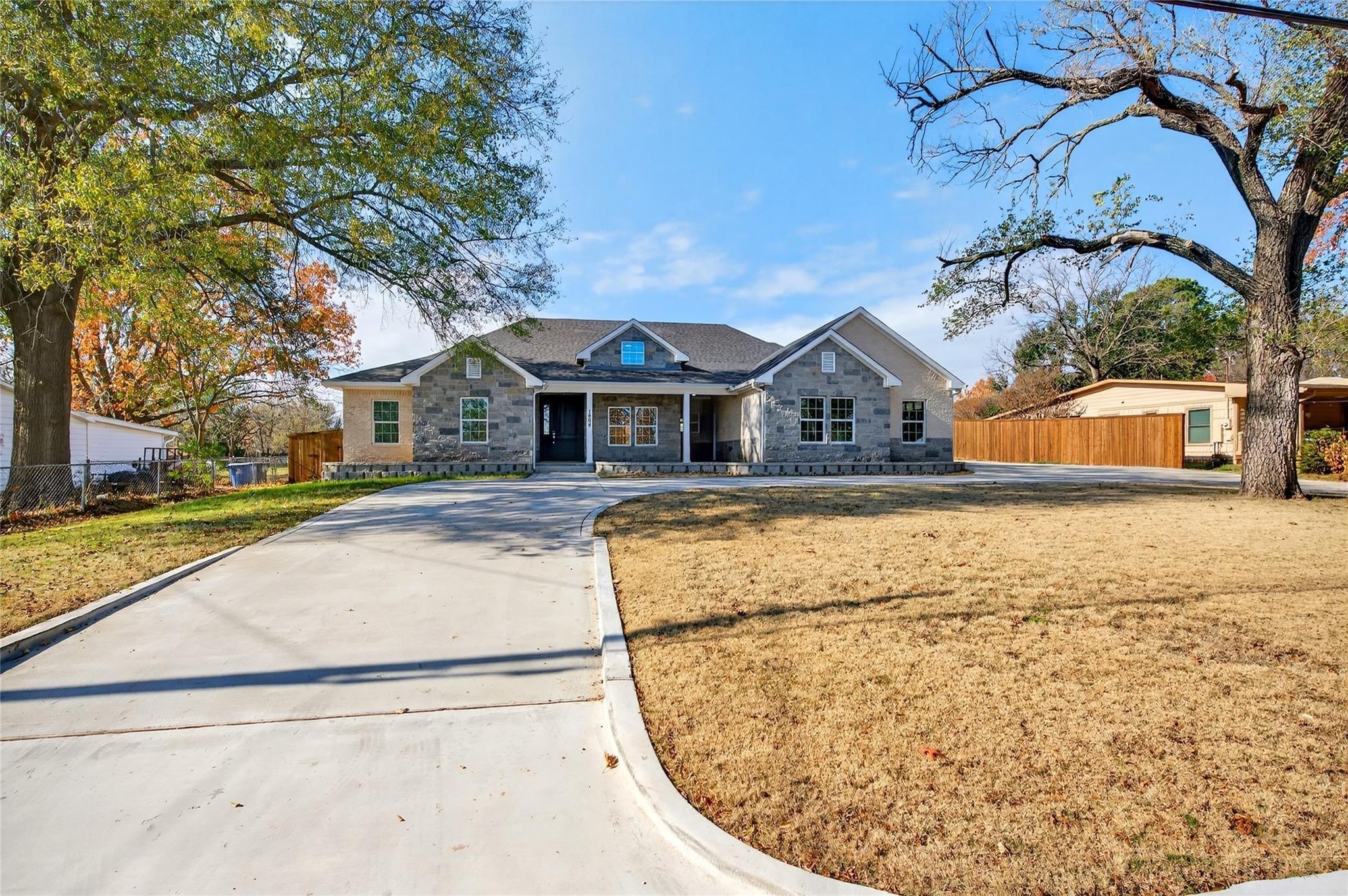 1809 Bluebonnet Avenue Denison TX 75020