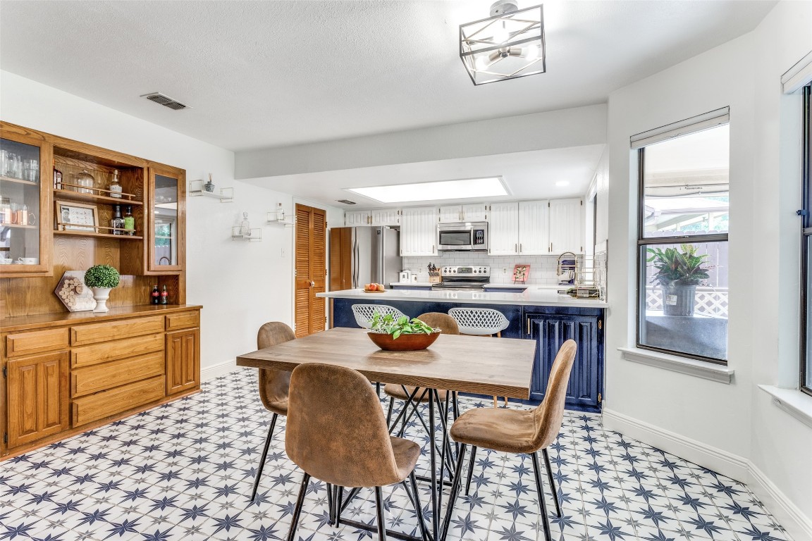 927 Thistle Ridge Lane Arlington TX 76017