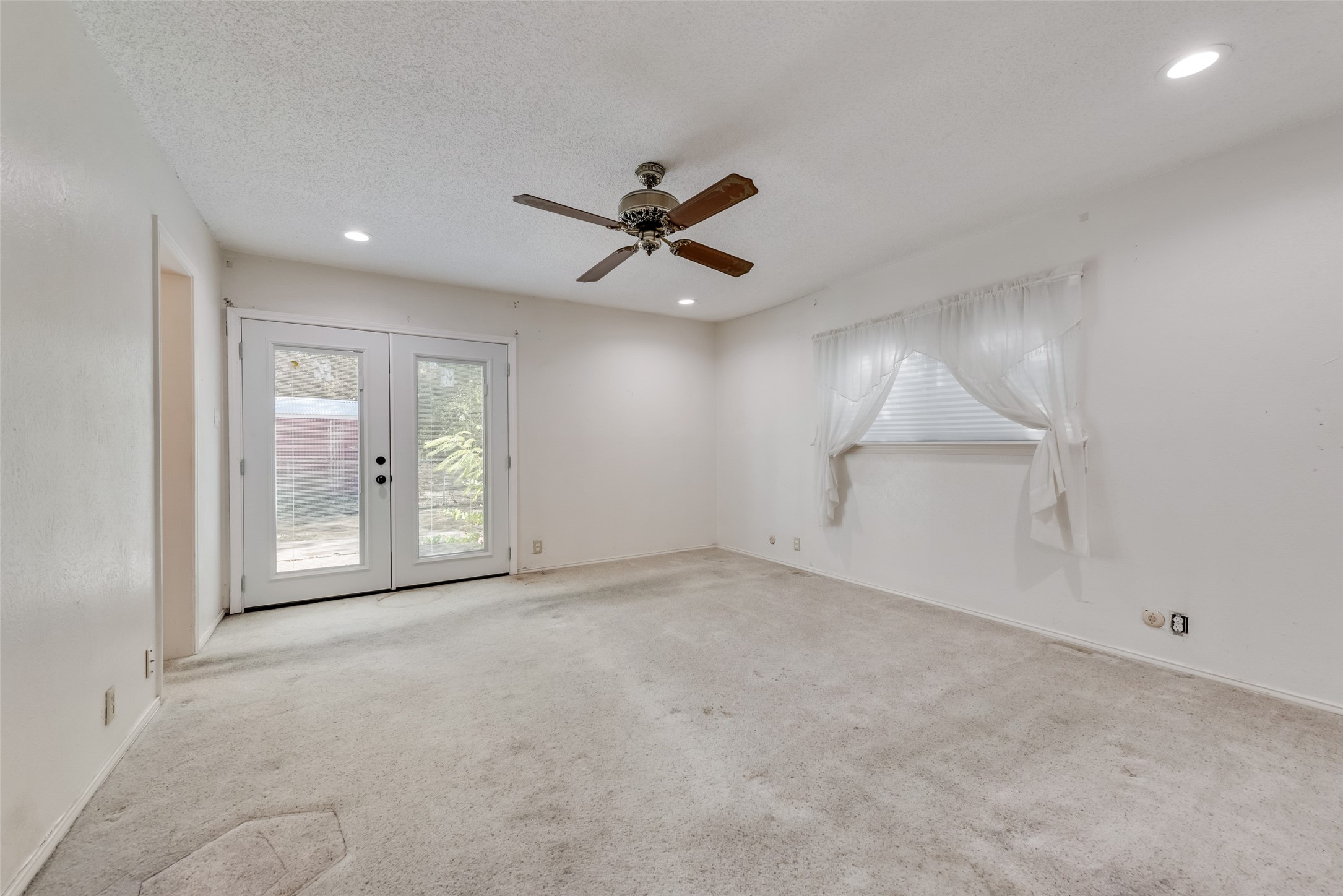 102 S Royal Oak Drive Duncanville TX 75116