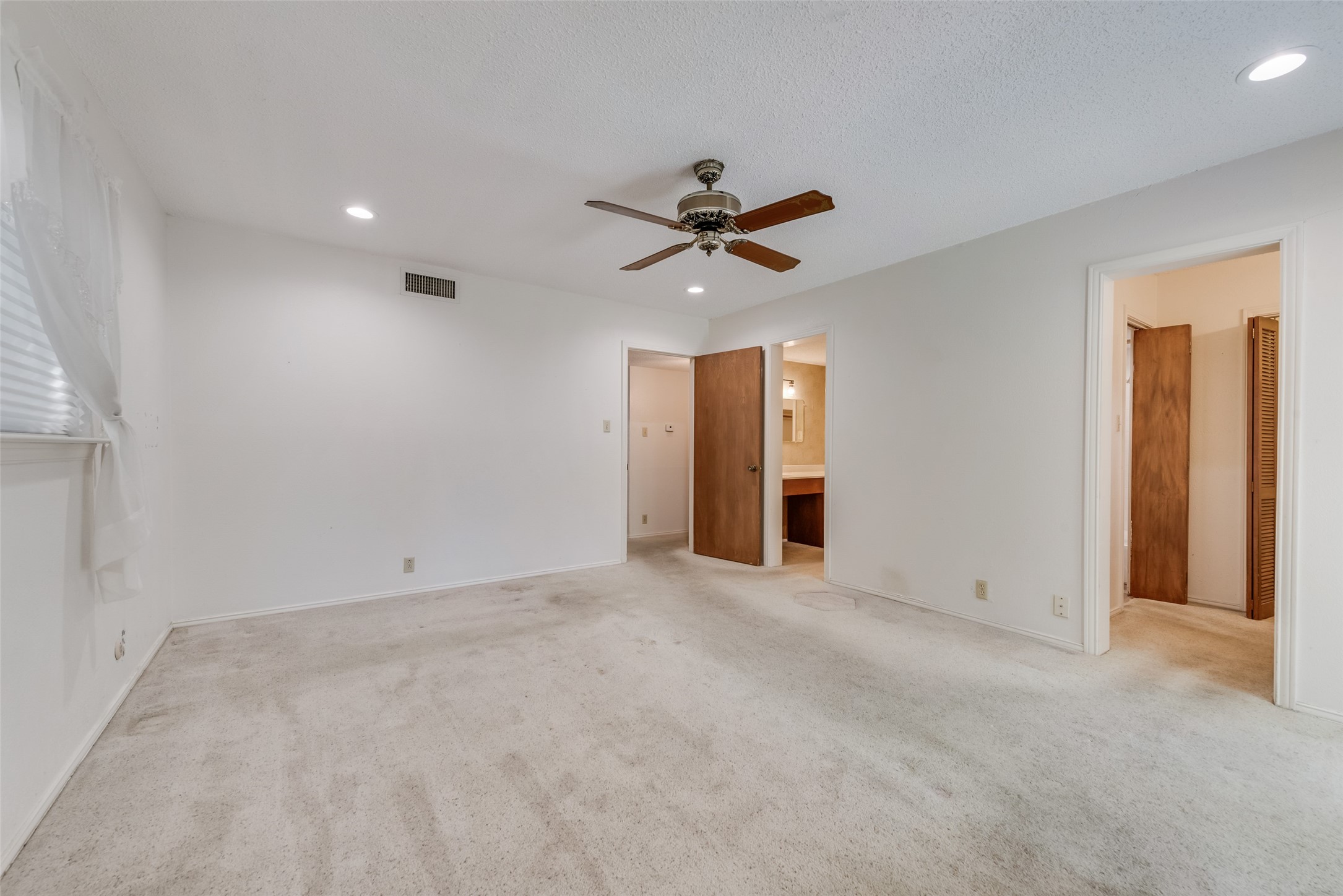 102 S Royal Oak Drive Duncanville TX 75116