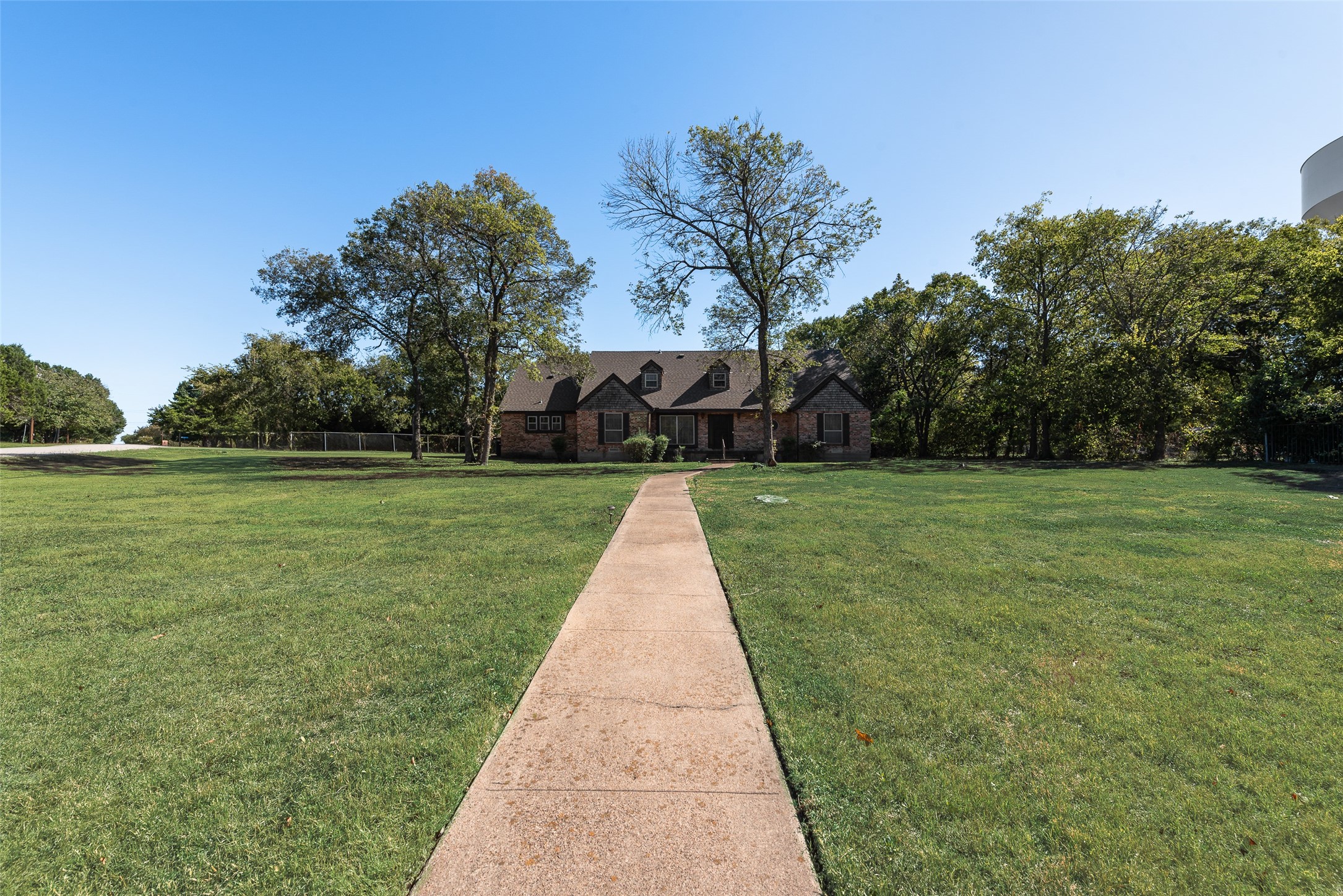 102 S Royal Oak Drive Duncanville TX 75116