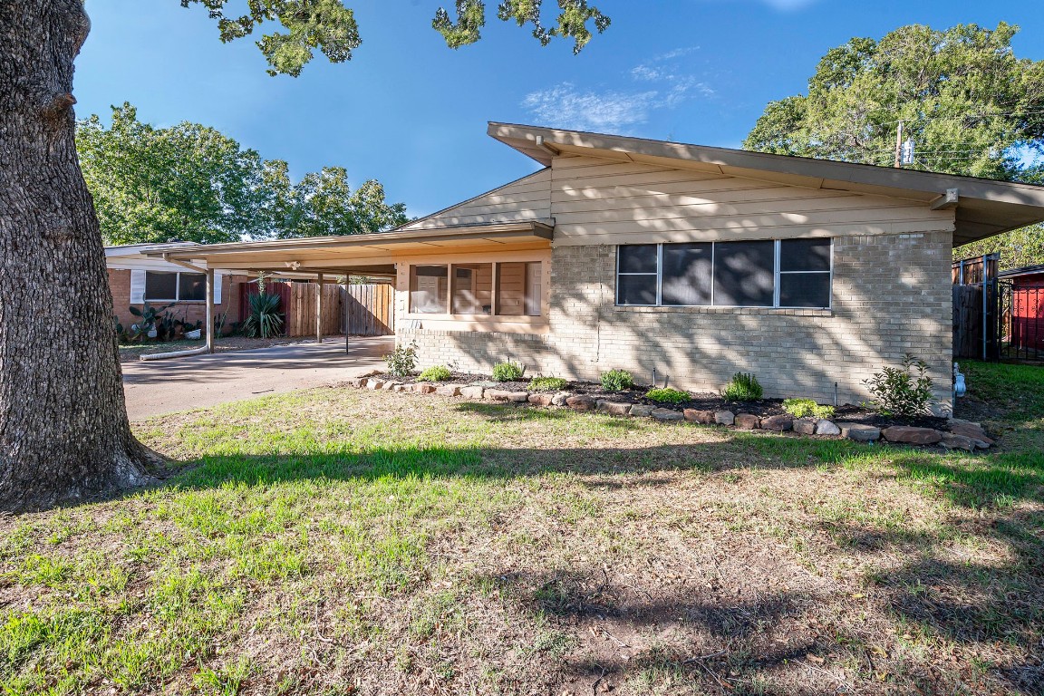 2605 W 11th Street Irving TX 75060