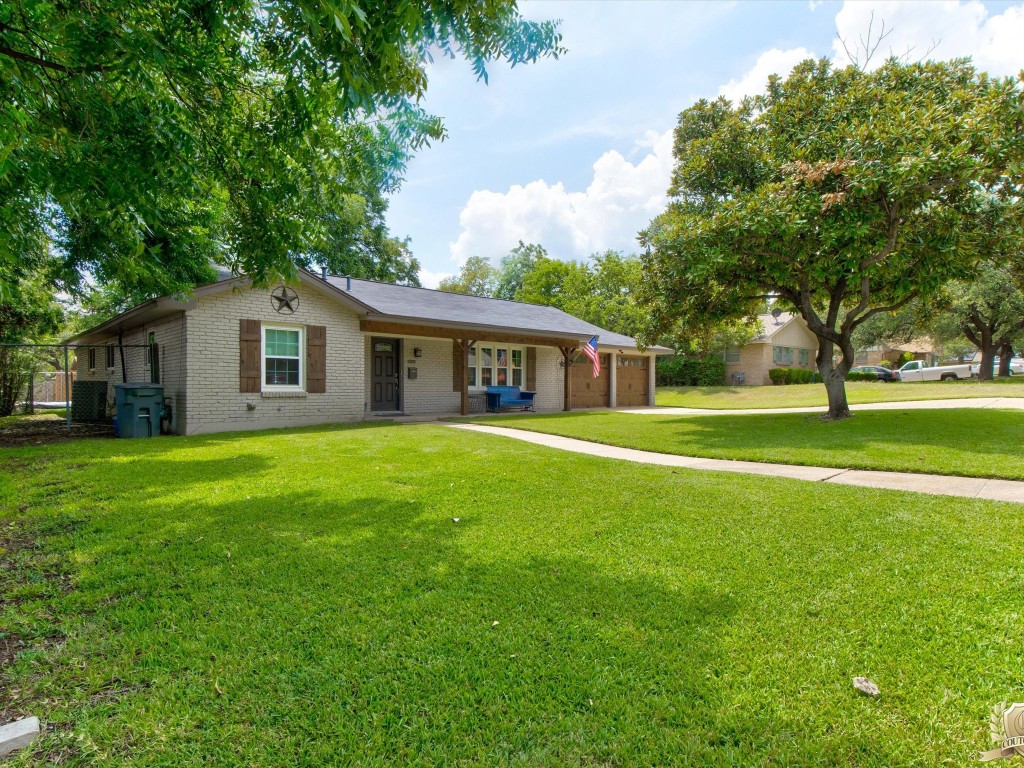 8009 Longford Street Benbrook TX 76116