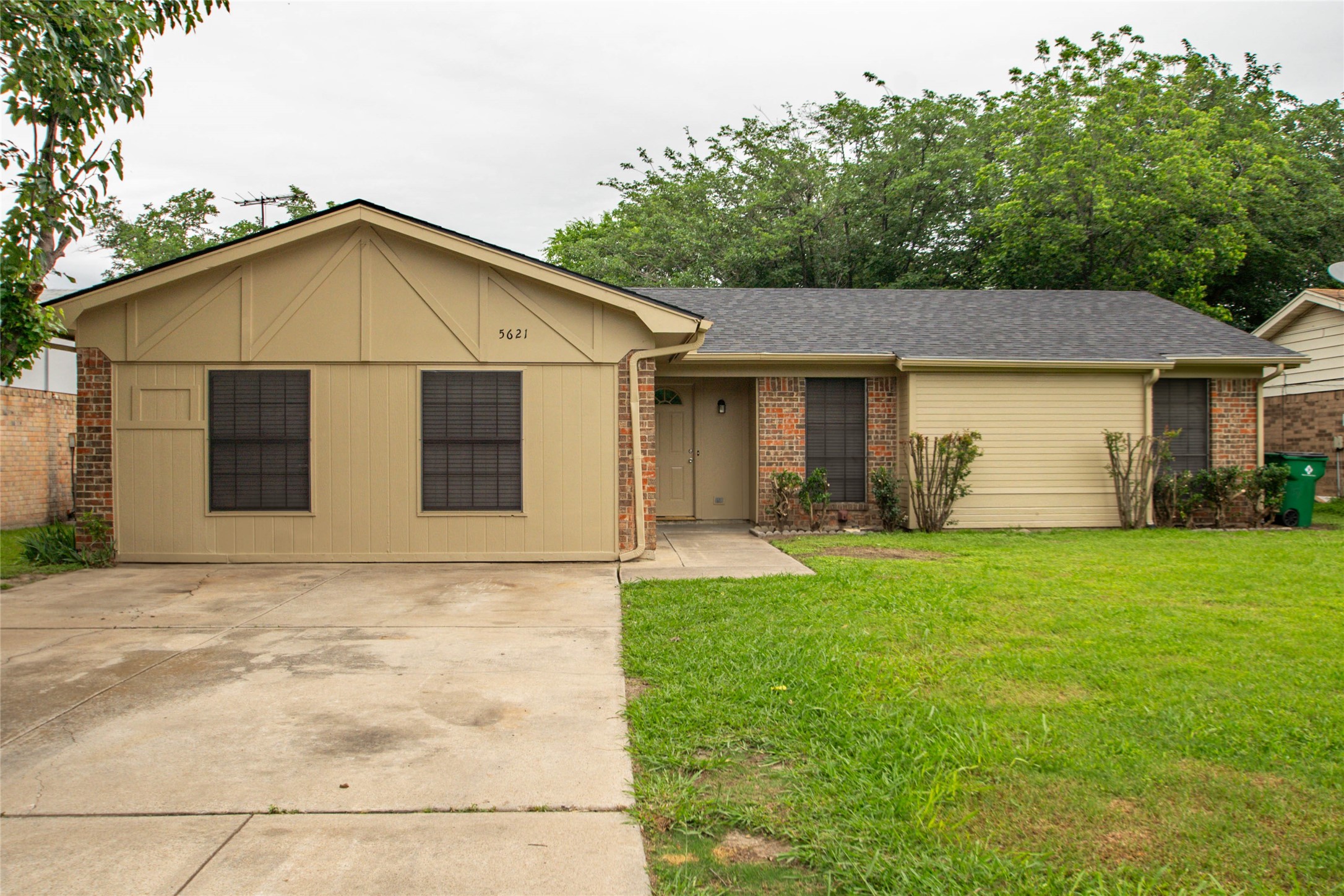 5621 Brent Drive Haltom City TX 76148