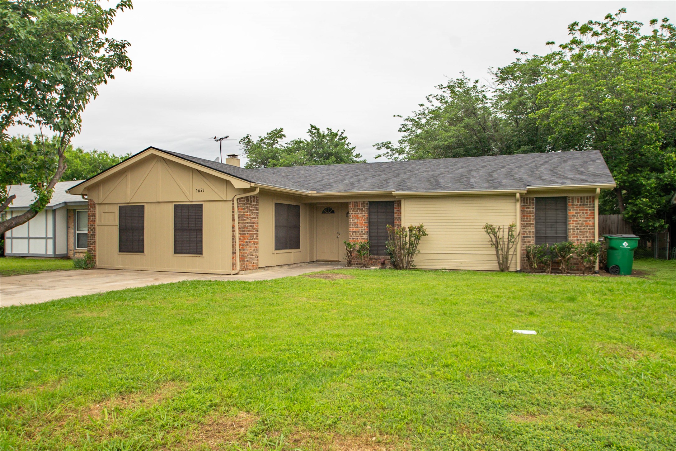 5621 Brent Drive Haltom City TX 76148