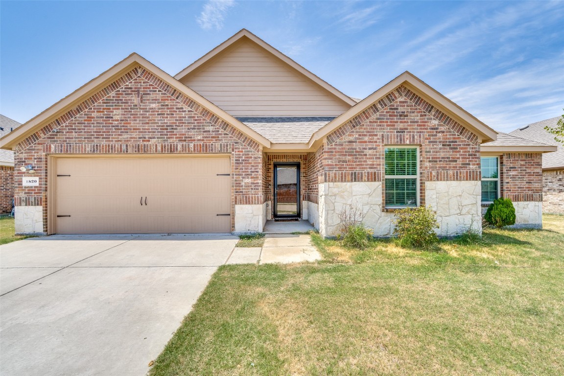 1520 Woodlake Drive Waxahachie TX 75165