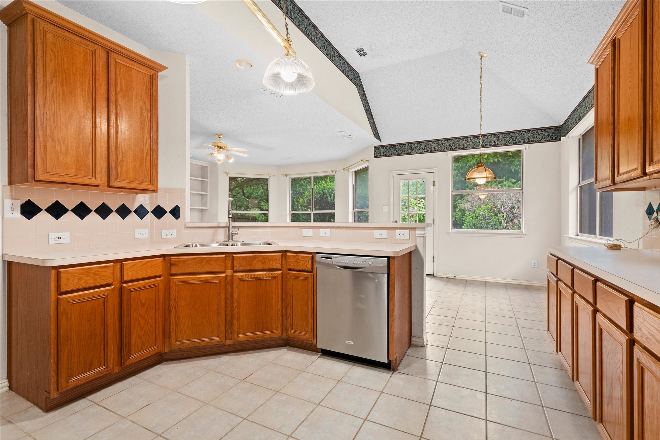 5724 Chelmsford Trail Arlington TX 76018