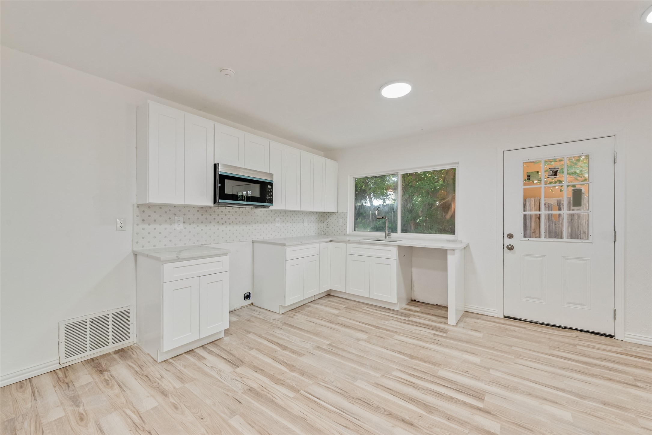 2103 Highbury Road Carrollton TX 75007