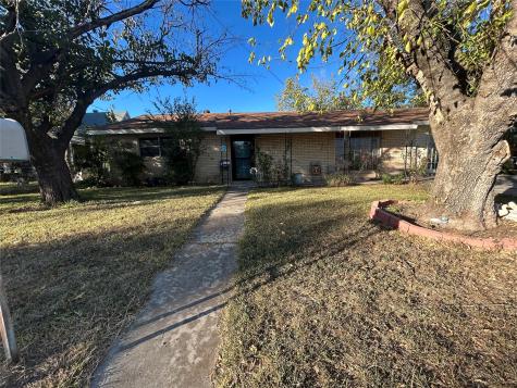 411 E Grand Avenue Comanche TX 76442