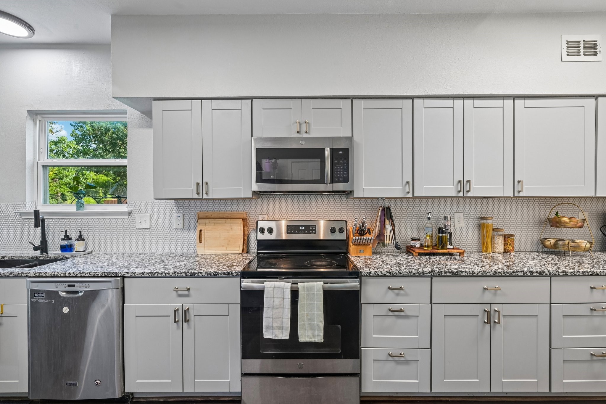 5100 Redwater Drive Arlington TX 76018