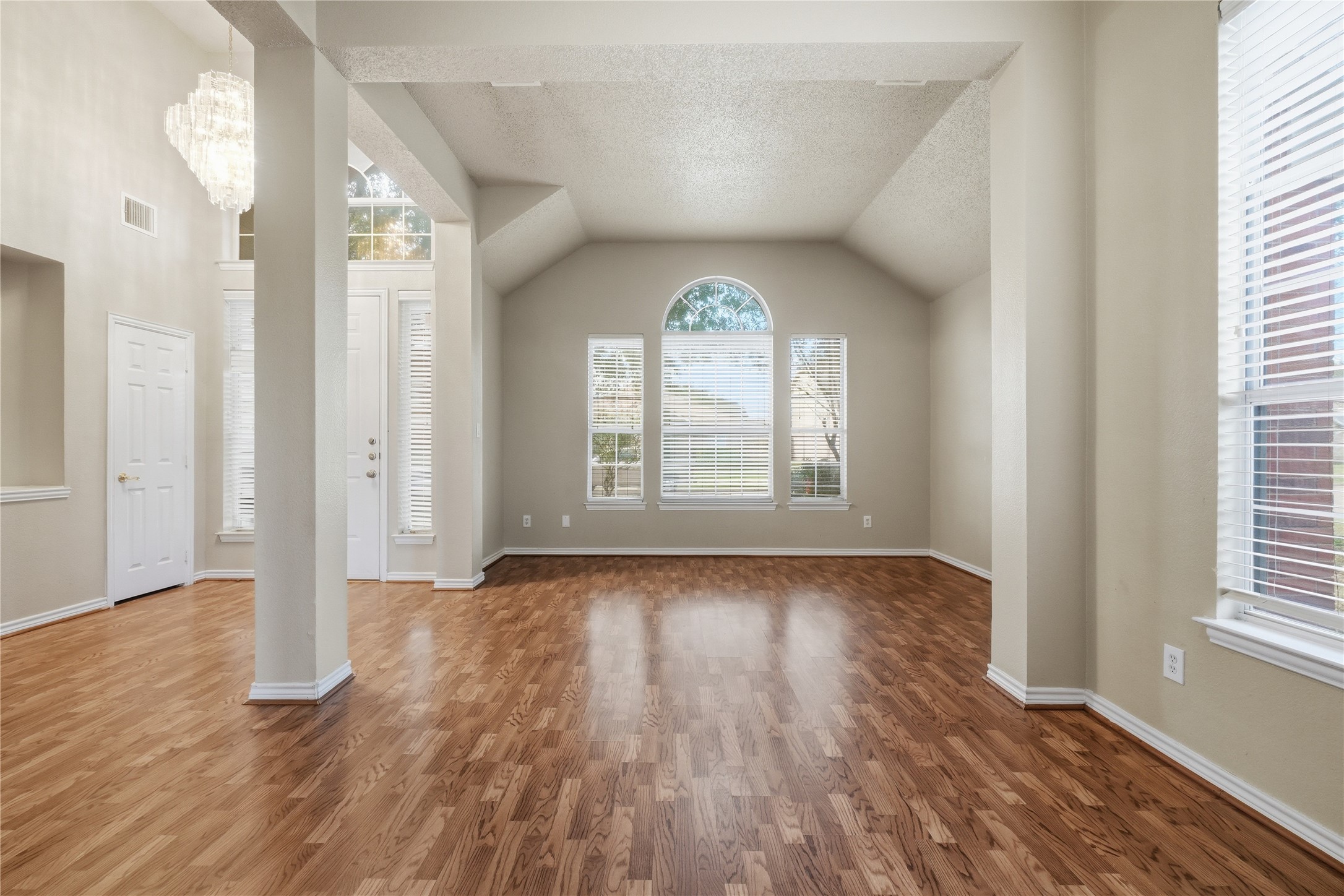 2306 Valley Creek Drive Garland TX 75040