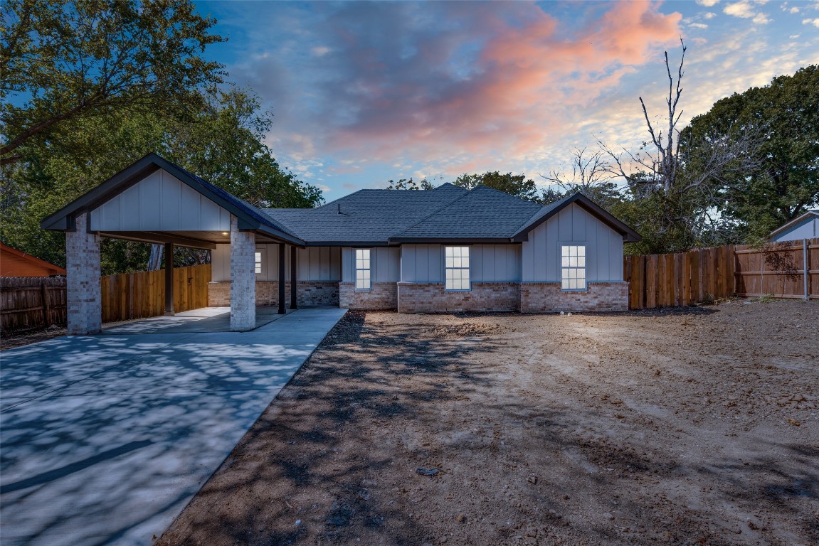 1301 N Sherman Street Ennis TX 75119