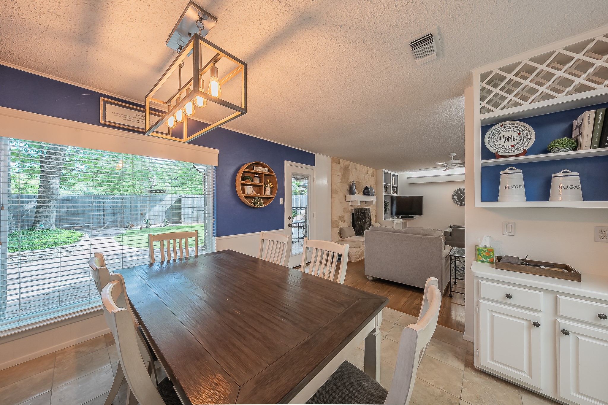 2003 Edgebrook Court Arlington TX 76015