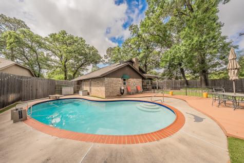 2003 Edgebrook Court Arlington TX 76015