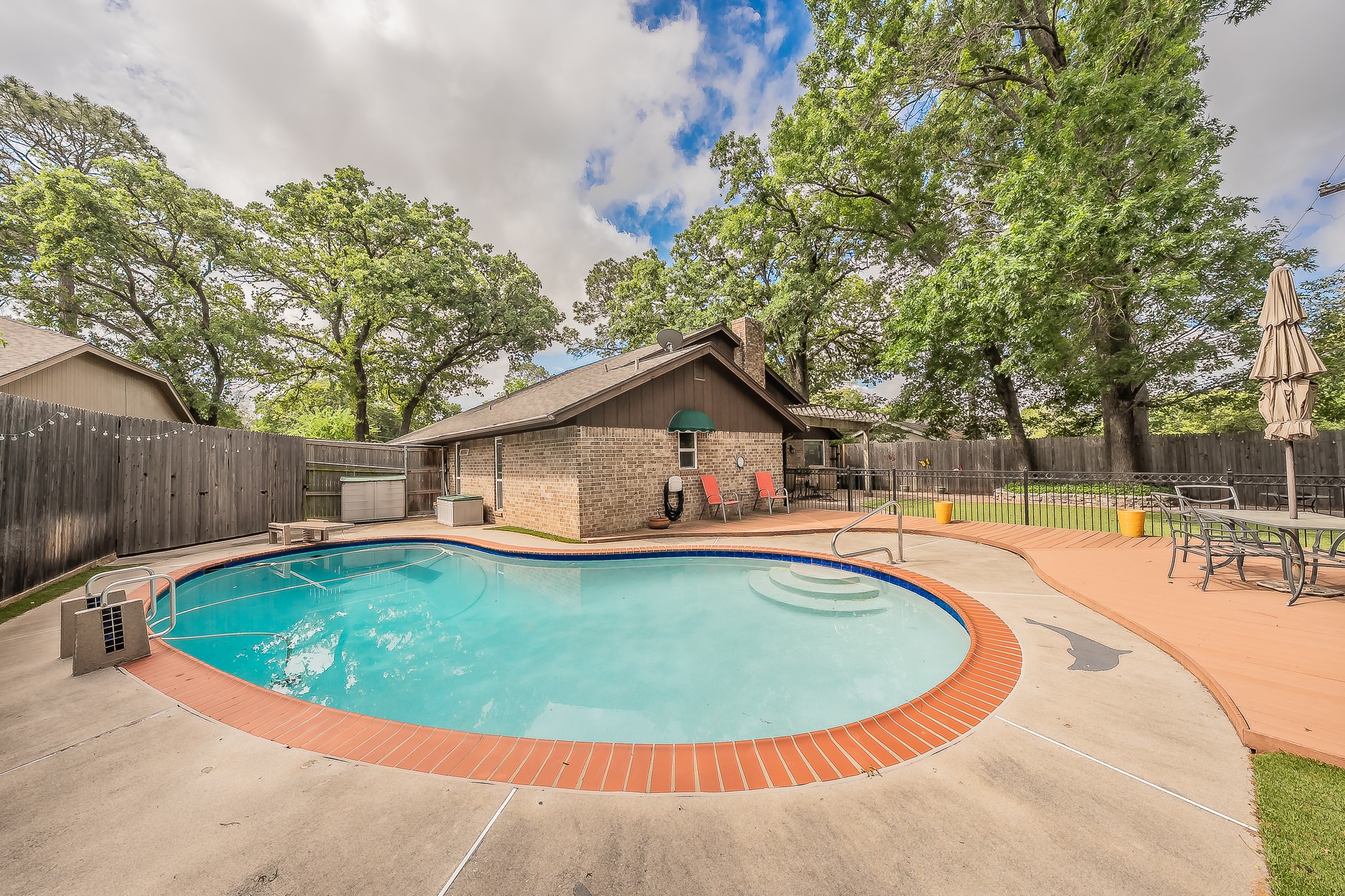 2003 Edgebrook Court Arlington TX 76015