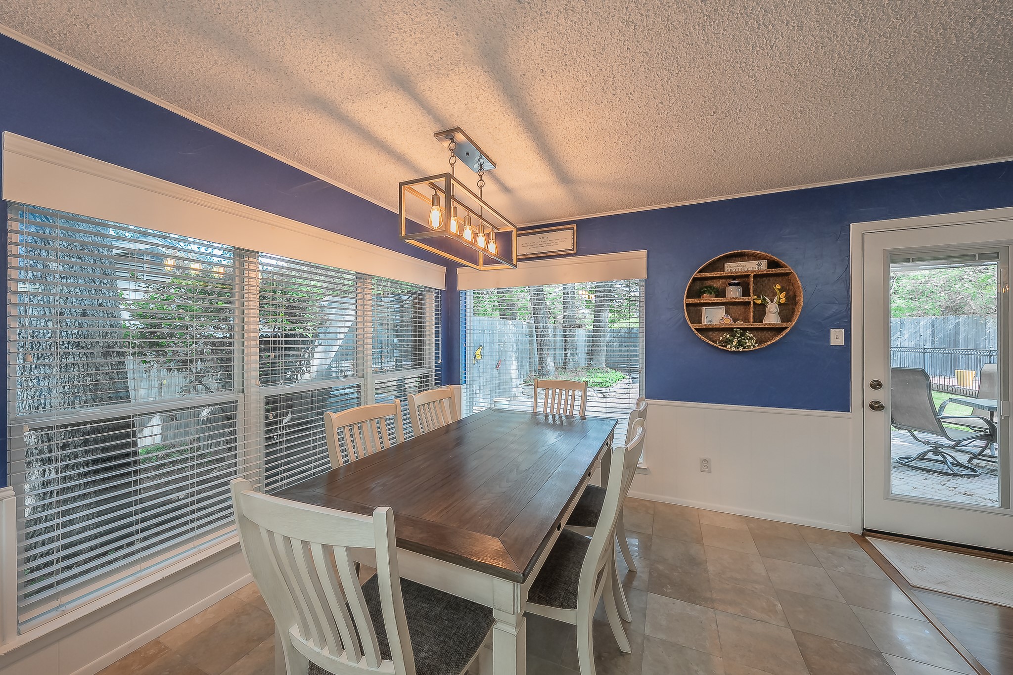 2003 Edgebrook Court Arlington TX 76015
