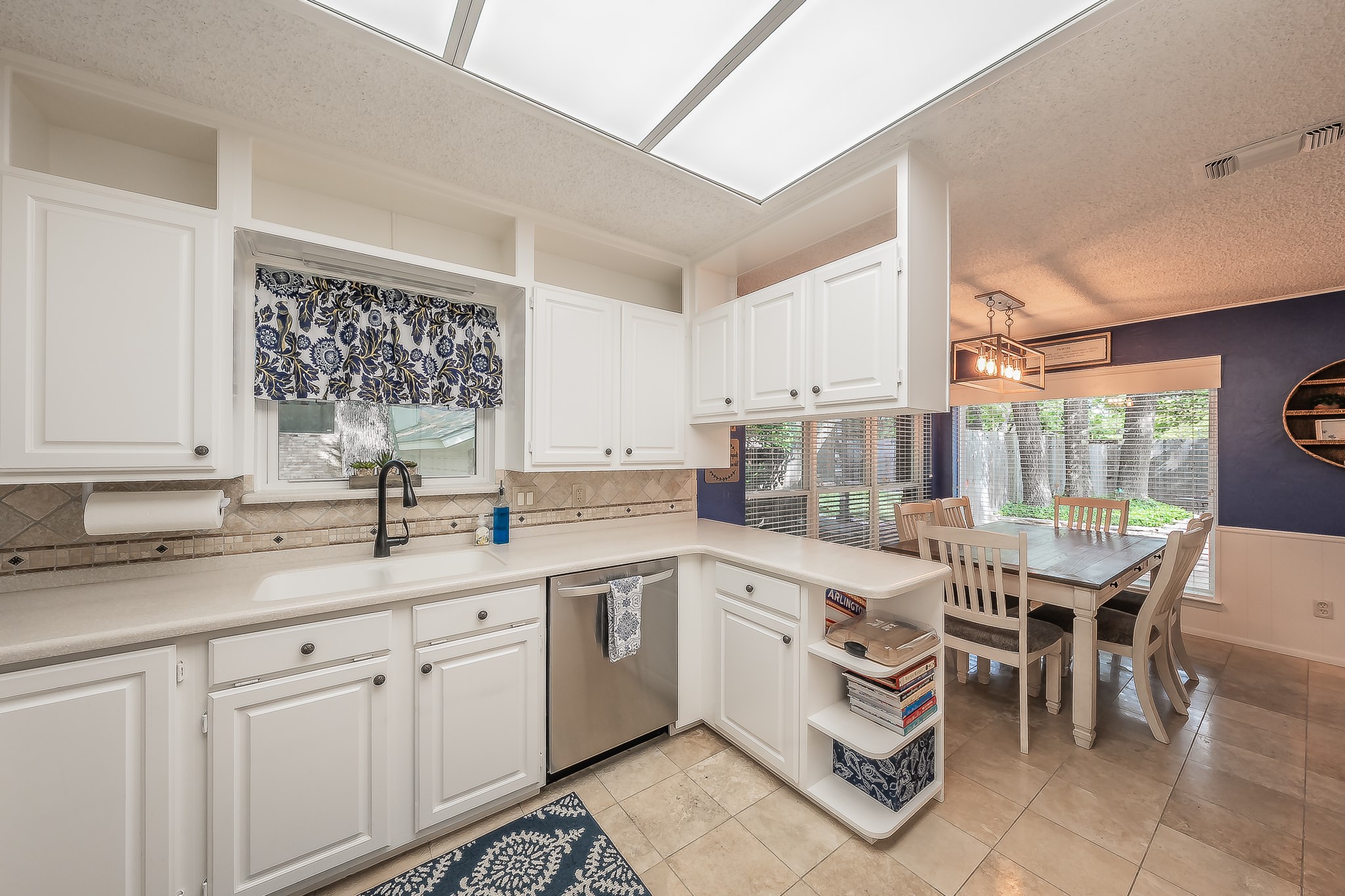 2003 Edgebrook Court Arlington TX 76015