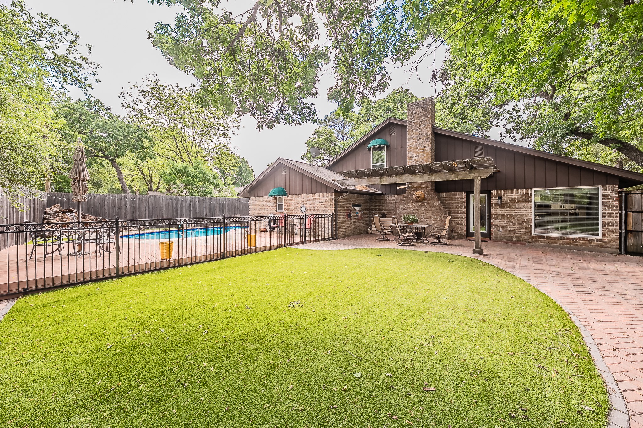 2003 Edgebrook Court Arlington TX 76015