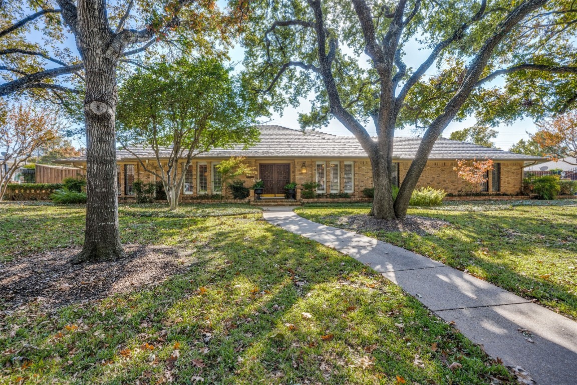 4220 Glenaire Drive Dallas TX 75229