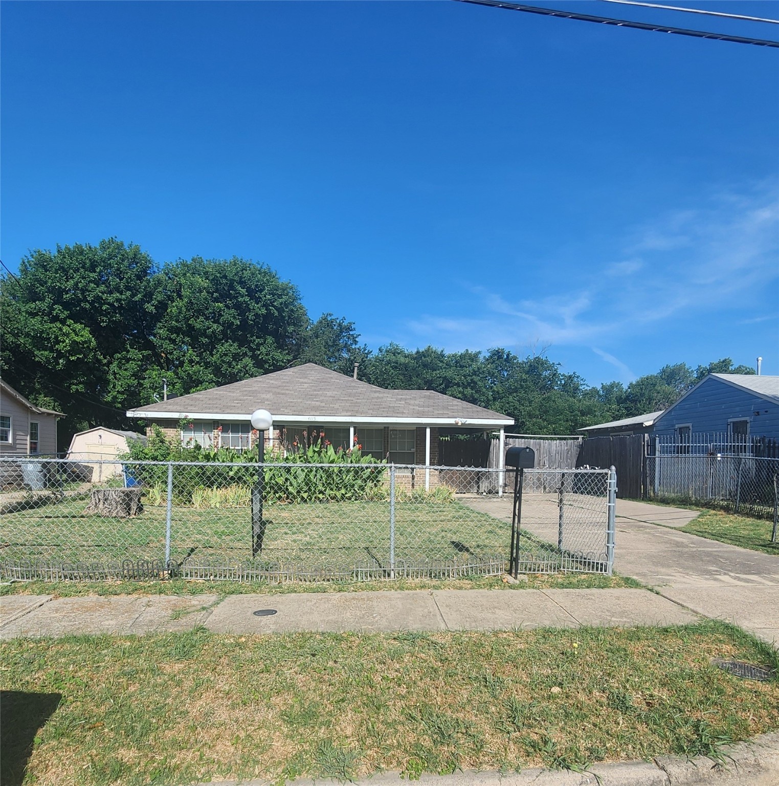 4115 Leesburg Street Dallas TX 75212
