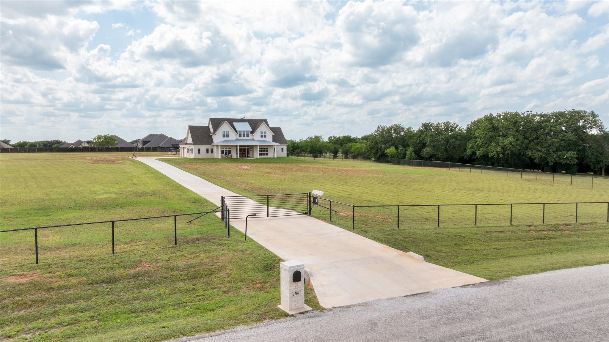 2208 Summerlin Court Granbury TX 76048