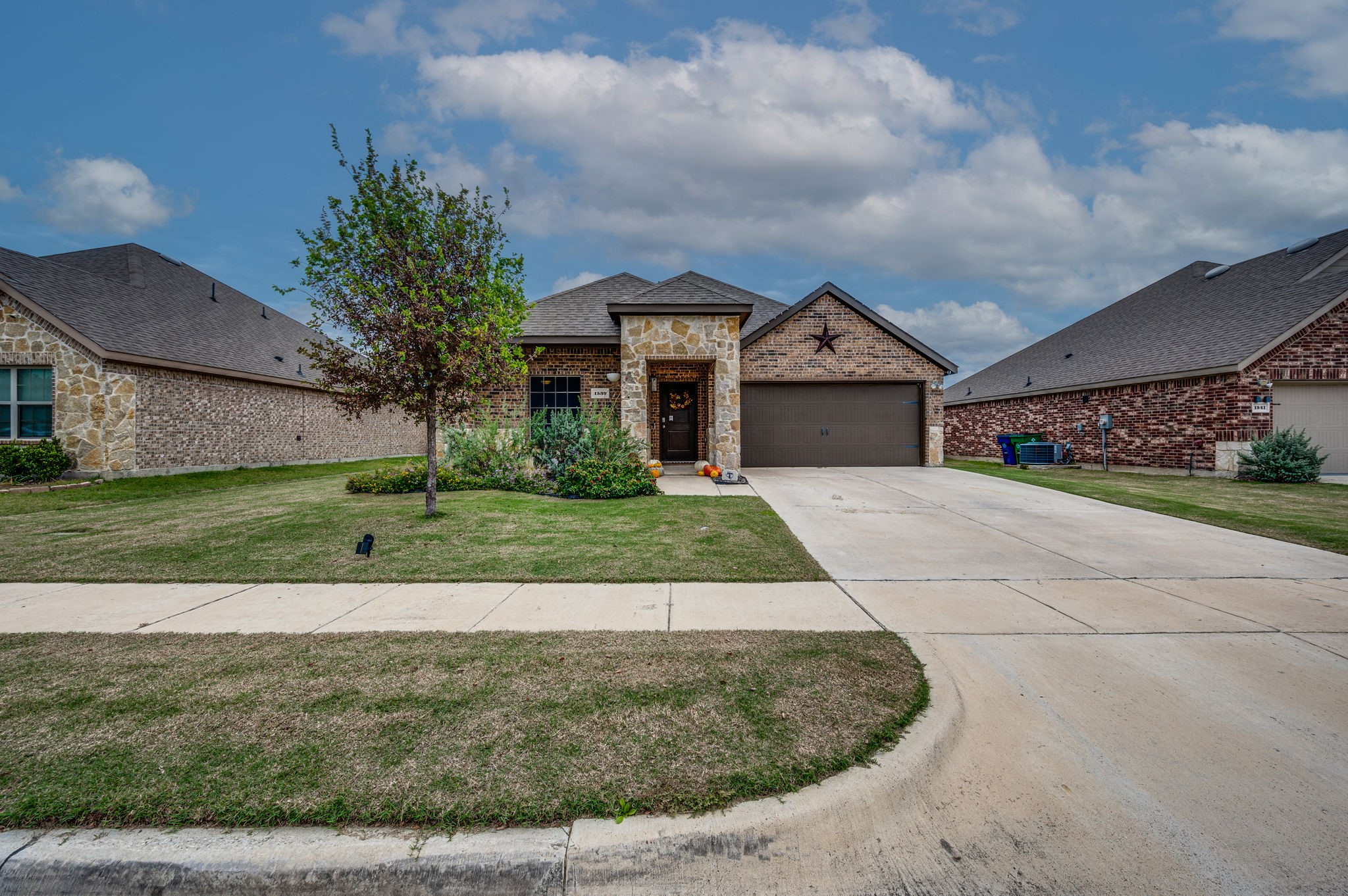 1539 Woodlake Drive Waxahachie TX 75165